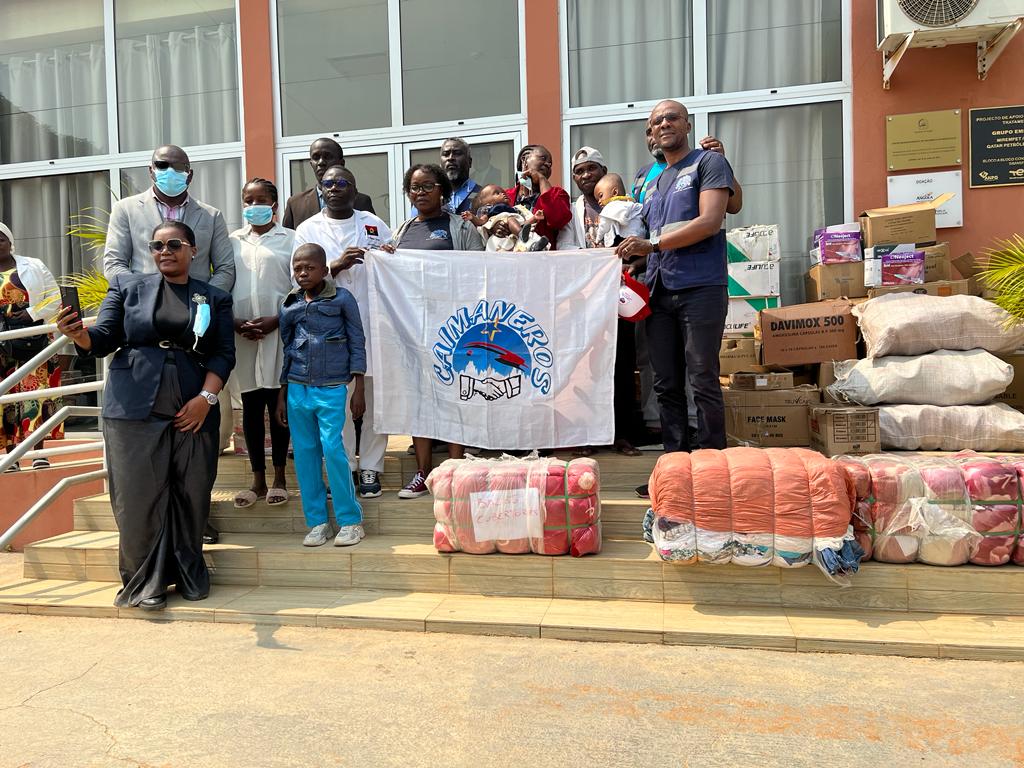 Caimaneros levam donativos ao centro neurocirurgico e de tratamento da hidrocefalia