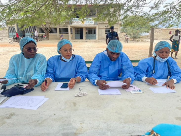 CAIMANEROS PRESTAM SOLIDARIEDADE PARTICIPANDO EM CONSULTAS MÉDICAS GRATUITAS NA COMUNA DE CABIRI