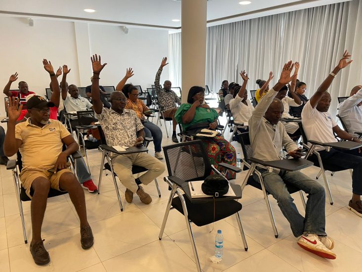 CAIMANEROS REUNIDOS EM ASSEMBLEIA EXTRAORDINÁRIA