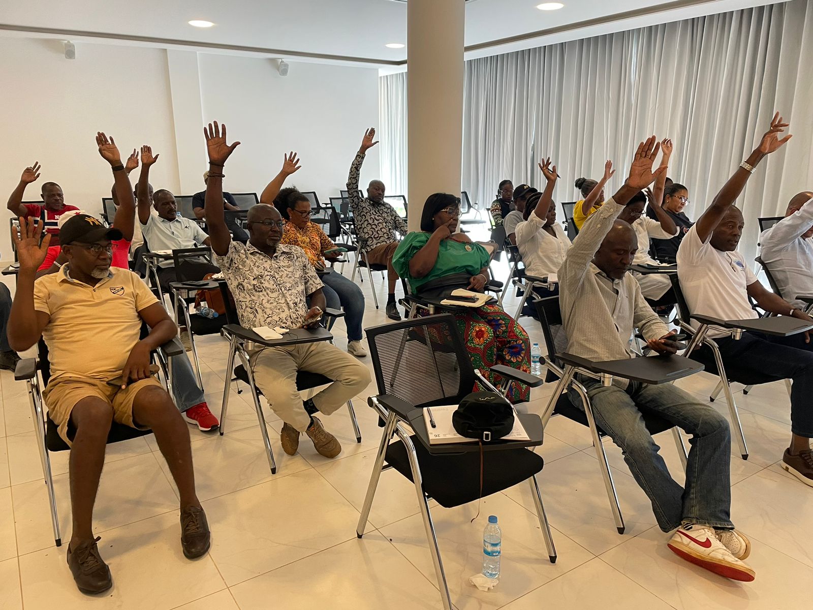 CAIMANEROS REUNIDOS EM ASSEMBLEIA EXTRAORDINÁRIA