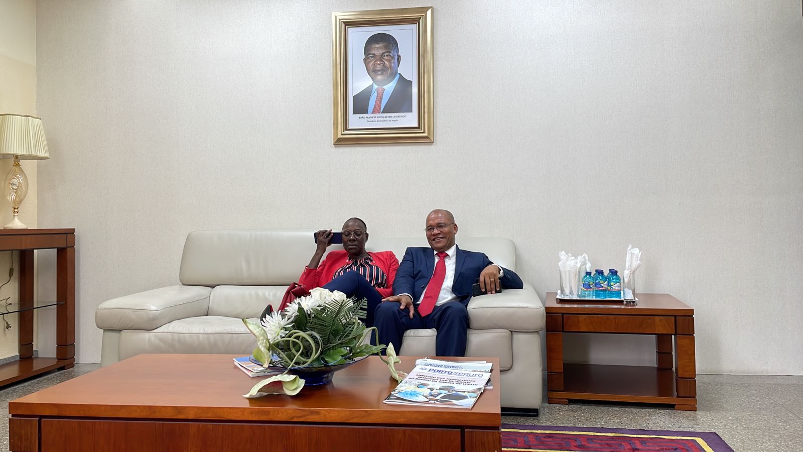 VICE PRESIDENTE DO MPLA CONCEDE AUDIÊNCIA AO CONSELHO DIRETIVO DA ASSOCIAÇÃO DOS CAIMANEROS