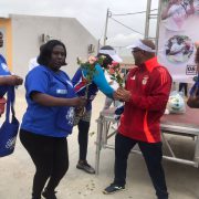 PRESIDENTE DA ASSOCIAÇÃO DOS CAIMANEROS  HOMENAGEIA MULHERES CAIMANERAS