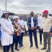 CAIMANEROS PRESTAM SOLIDARIEDADE PARTICIPANDO EM CONSULTAS MEDICA GRATUITAS NA COMUNA DA VILA FLOR