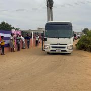 CAIMANEROS PRESTAM SOLIDARIEDADE PARTICIPANDO EM CONSULTAS MEDICA GRATUITAS NA COMUNA DA VILA FLOR